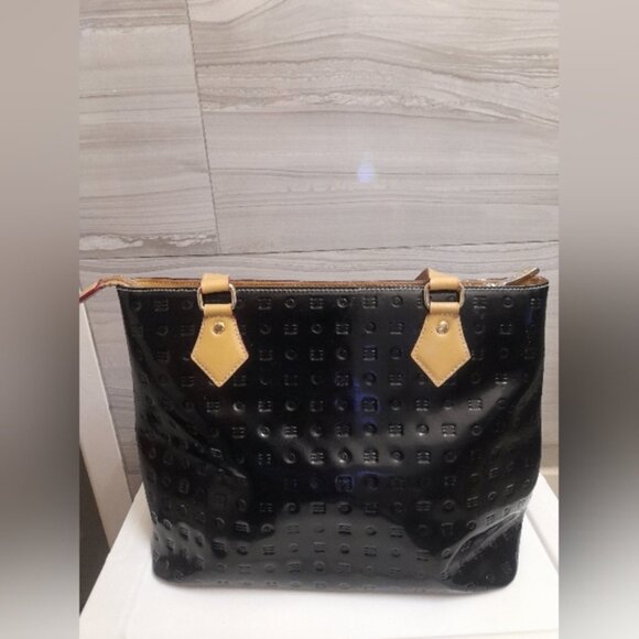 Arcadia - Patent Leather Shoulder Bag - Picture 4 of 14